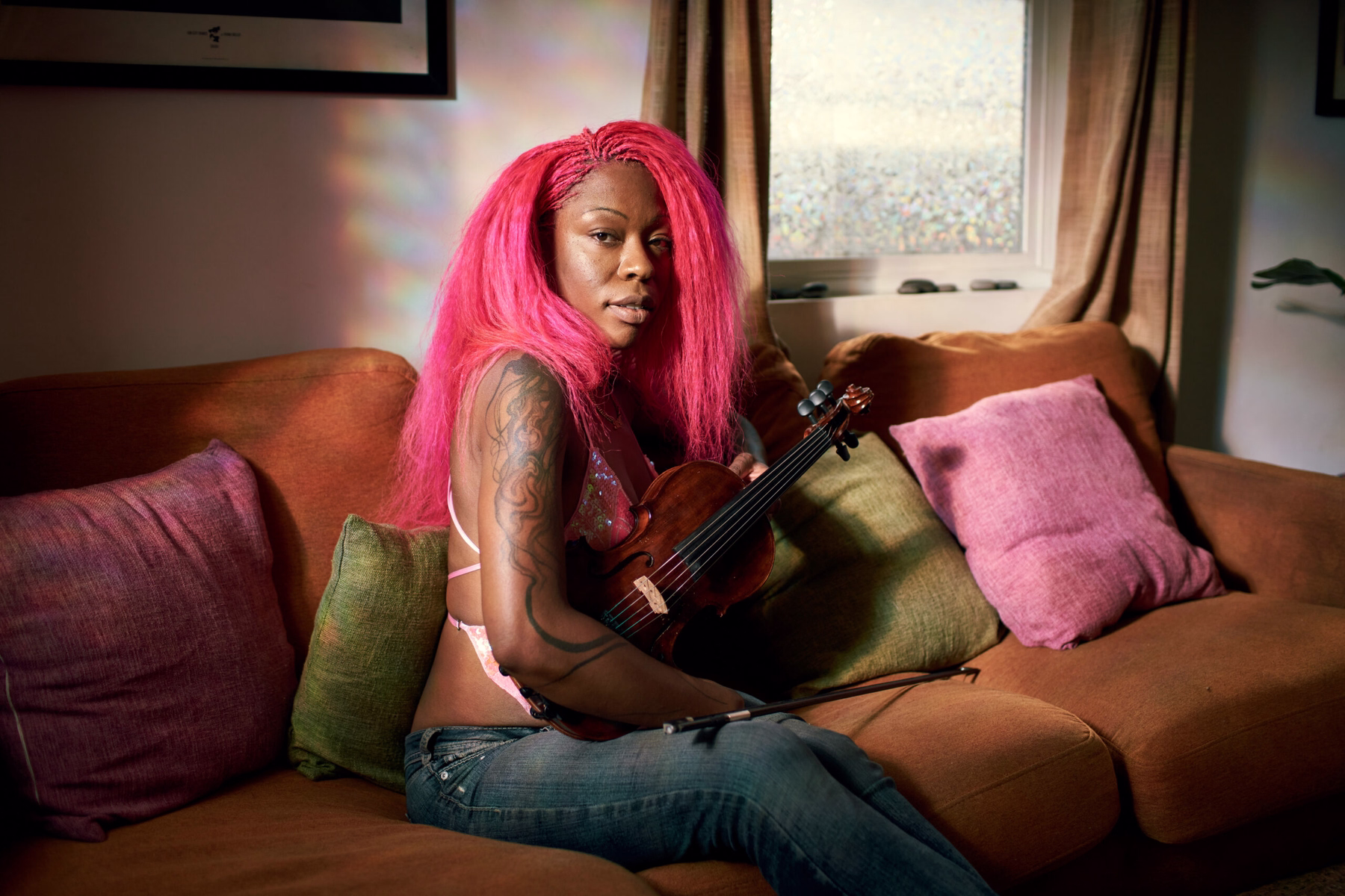 Sudan Archives in her home studio